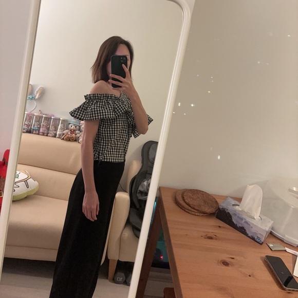 Super cute off shoulder top with ruffles - Picture 6 of 14